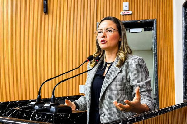 Sofia Andrade: Projeto prevê desconto na taxa do lixo quando coleta ficar suspensa por mais de sete dias em Porto Velho Sofia Andrade: Projeto prevê desconto na taxa do lixo quando coleta ficar suspensa por mais de sete dias em Porto Velho