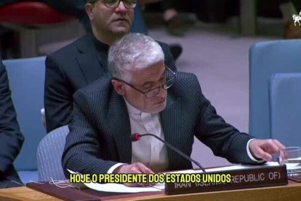 Teerã desafia declarações de Donald Trump e garante permanência de urânio em solo iraniano