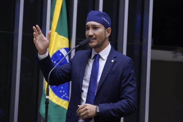 Fernando Máximo critica decisão do STF sobre Lei da Dosimetria e diz que país vive “inversão de valores”
