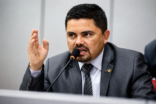 Jesuíno Boabaid volta à Assembleia com licença de Laerte Gomes