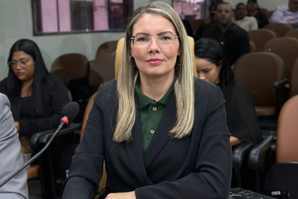 Sofia Andrade cobra apuração e ressarcimento por obra na Estrada dos Periquitos