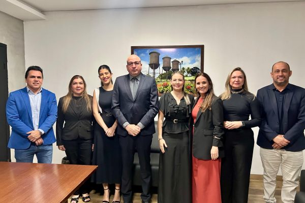 Fortalecendo a democracia: Presidente Gedeão Negreiros recebe representantes do TRE-RO para debater a participação da mulher na política