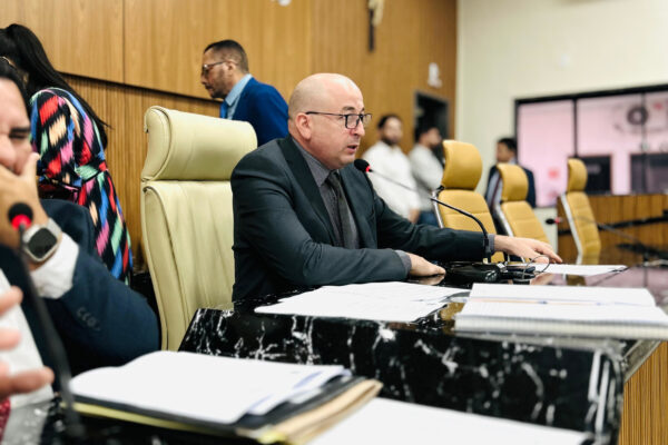 Projeto de Gedeão Negreiros garante apoio escolar para alunos com deficiência e autismo