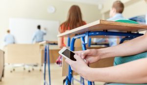 MPRO instaura procedimentos para fiscalizar proibição do uso de celulares nas escolas de Porto Velho