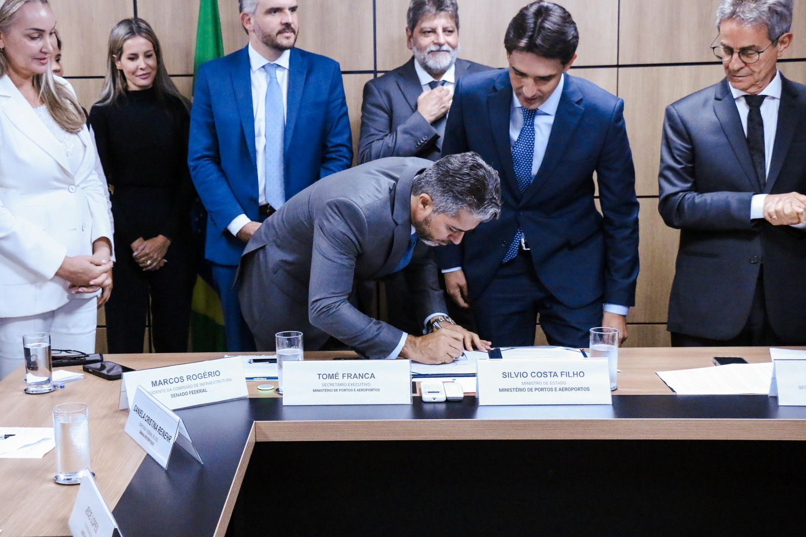 www.deixaeutefalar.com.br Investimento milionário: Marcos Rogério coloca novo terminal de Ji-Paraná na rota da entrega