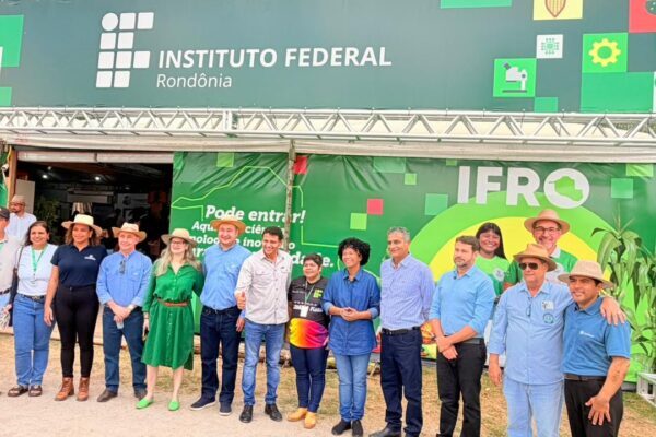 Deputada Sílvia Cristina entrega ônibus para a Faperon/Senar, na Rondônia Rural Show