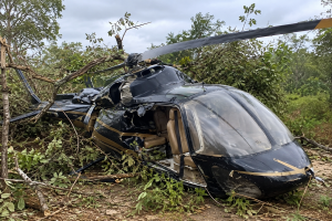 Helicóptero ligado à família de Henrique & Juliano cai no Tocantins e mobiliza bombeiros