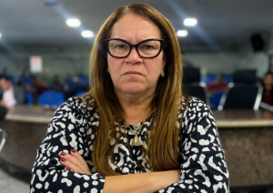 www.deixaeutefalar.com.br Prefeitura aperta o cinto após meses de festa e vereadora fala em corte de mais de R$ 90 milhões