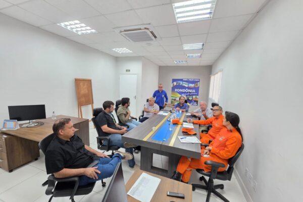 Crea-RO reúne entidades para discutir segurança na recarga de veículos elétricos e prevenir acidentes em Rondônia