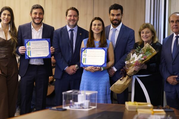 Redano homenageia Maurício e Mariana Carvalho com Títulos de Honra ao Mérito em Rondônia