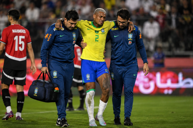 Corte de Wesley abre buraco na lateral direita da Seleção a uma semana da estreia Corte de Wesley abre buraco na lateral direita da Seleção a uma semana da estreia