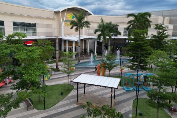 Quintal do Madeira, no Porto Velho Shopping, celebra 1 ano com programação especial de música, dança e lazer