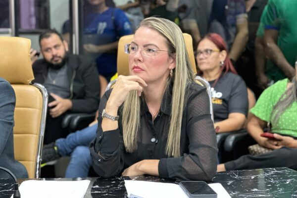 www.deixaeutefalar.com.br Vereadora Sofia Andrade cobra explicações sobre falta de medicamentos nas unidades de saúde de Porto Velho