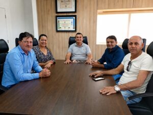 www.deixaeutefalar.com.br Gabinete do deputado Laerte Gomes recebe representantes do município de Urupá para reunião institucional