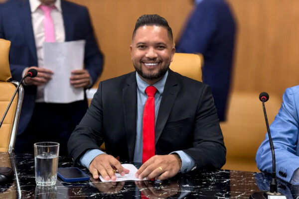 Vereador Fernando Silva avalia desistir de candidatura a deputado estadual em Rondônia Vereador Fernando Silva avalia desistir de candidatura a deputado estadual em Rondônia