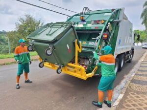 Câmara pede suspensão de pagamentos e apura contrato da coleta de lixo