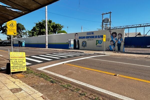 Gedeão Negreiros garante revitalização de sinalização na Avenida Raimundo Cantuária