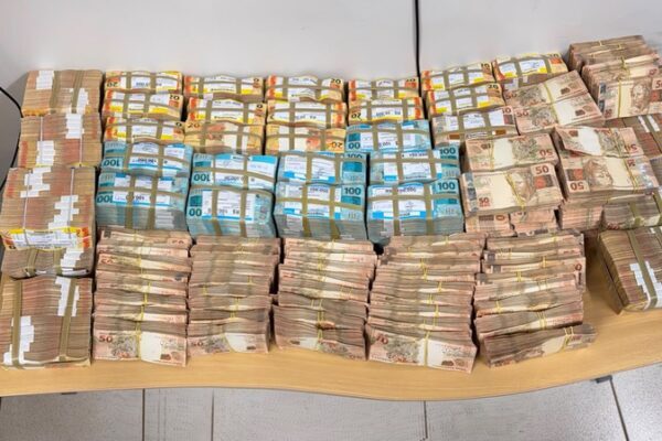 www.deixaeutefalar.com.br Caso dos R$ 2 milhões ganha novo capítulo após UNNESA entregar documentos à PF