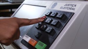 Candidatos ao governo do DF prometem novos hospitais e fim das filas