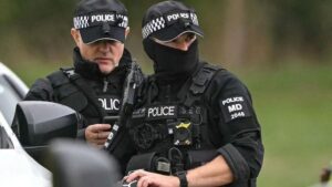 Polícia britânica prende cinco suspeitos de planejar ataque terrorista