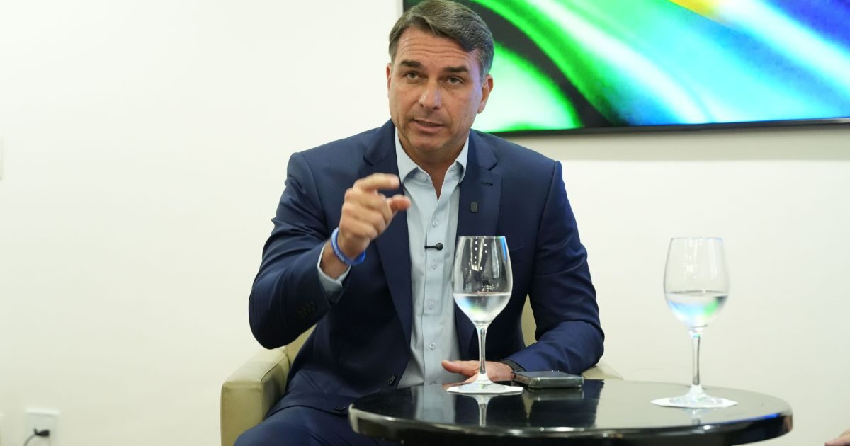 www.deixaeutefalar.com.br Boato sobre padroeira pressiona Flávio e beneficia PT no Amapá