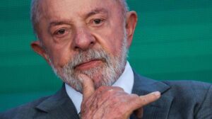 Lula anuncia reajuste de 15% no Bolsa Família