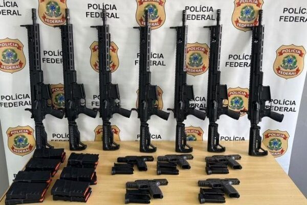 PF apreende fuzis em operação contra fraudes em registro de armas no RJ