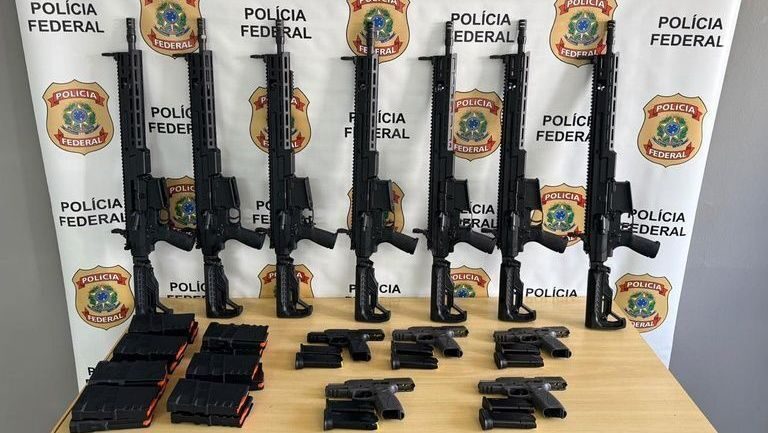 www.deixaeutefalar.com.br PF apreende fuzis em operação contra fraudes em registro de armas no RJ