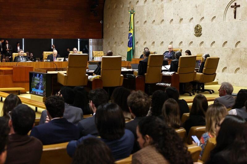 www.deixaeutefalar.com.br Professor vê crise do STF além do impeachment de ministros