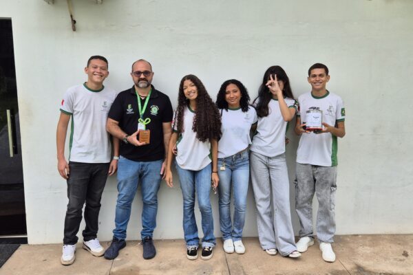 Alunos do IFPA vencem prêmio nacional com armadilha de R$ 20