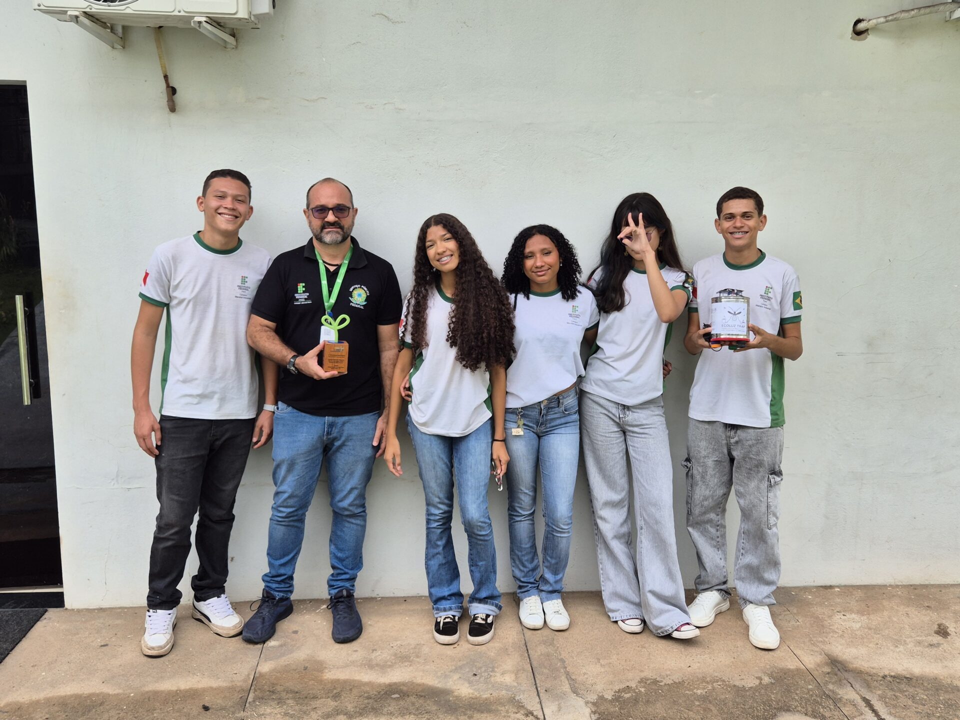 www.deixaeutefalar.com.br Alunos do IFPA vencem prêmio nacional com armadilha de R$ 20