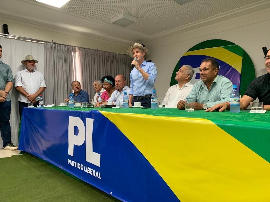 www.deixaeutefalar.com.br Bagattoli e três senadores votam contra PEC do fim da escala 6×1 na CCJ