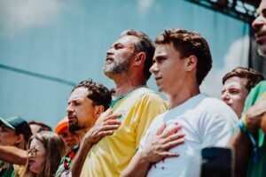 Bruno Scheid e Nikolas Ferreira comandam “Fora Moraes” diante de multidão em Ji-Paraná: “Rondônia é de direita”