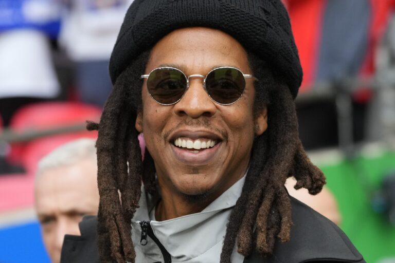 Acusadora de Jay-Z recua e pede desculpas à família do rapper