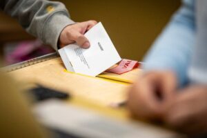 Esquerda vence eleições gerais na Suécia, aponta comitê eleitoral