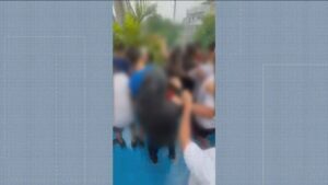 Professor é agredido por alunos em jogo de futebol no Rio