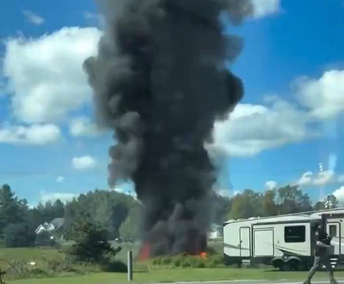 www.deixaeutefalar.com.br Caça F-16 da Guarda Nacional cai em Michigan; piloto sobrevive