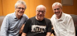 www.deixaeutefalar.com.br Cézar Mendes lança álbum com Caetano e Chico Buarque em outubro