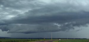 Inmet emite alerta de tempestade para 340 cidades do Paraná