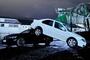 Tempestade destrói telhado de catedral e levanta carro no Paraná
