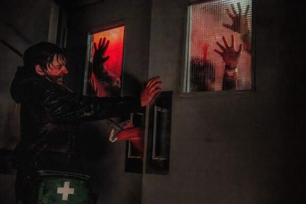 Novo ‘Resident Evil’ aposta em terror genuíno, mas peca pelo excesso de humor…