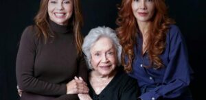 www.deixaeutefalar.com.br Nathália Timberg, aos 97 anos, estreia peça inédita em SP