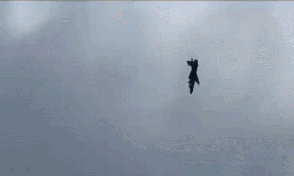 Caça militar britânico cai e explode no País de Gales