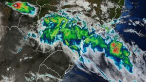 Inmet emite alerta laranja de tempestades com ventos de 100 km/h no PR