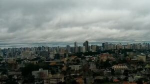 Paraná tem onda de calor e chuva intensa prevista para a semana