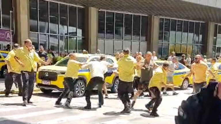 Taxistas brigam a socos e chutes no Aeroporto do Galeão