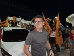 www.deixaeutefalar.com.br David Almeida faz caminhada em Parintins e apresenta propostas para o setor…