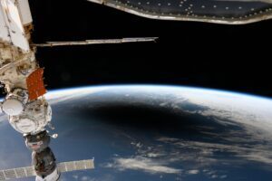Satélite espião dos EUA explode em órbita; causa é desconhecida