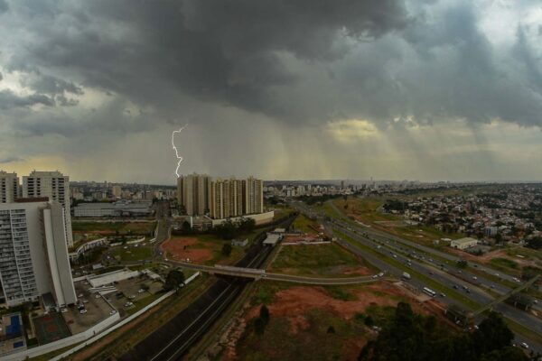Defesa Civil alerta para temporais no DF nesta quarta e quinta
