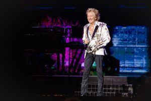 Rod Stewart anuncia turnê de despedida para 2027
